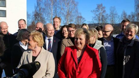 GAVENE STATSRÅDENE TAR MED HJEM: Fjellsko, seks flasker vin, lakseskinnsveske, sølvsmykker, kunst, spekemat, lampe, fiskebestikk ... ja takk!