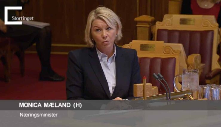 Onsdag 6. april på tre minutter: Presset på DNB øker og Polens statsminister får eggstokk-eposter fra hundrevis av kvinner
