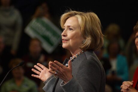 Fredag 3. juni på tre minutter: Clinton atombombet Trump og Sandberg har blitt positiv til tvang