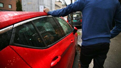 Nå tar politiet lappen fra Uber-sjåførene og truer med å inndra inntekter