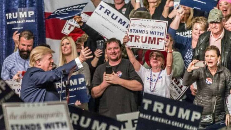 De store avisene skriver og skriver om Trump, men når ikke ut til brøkdeler av hans eget publikum