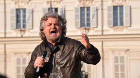Komikeren som utfordrer hele det politiske systemet i Italia: – Det er som en slags sekt