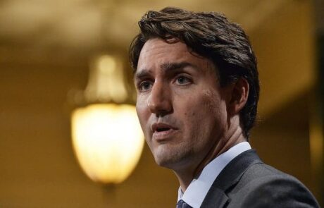 Høyre åpner for å ta imot flere flyktninger på grunn av Trump og to er pågrepet etter moskéterror i Canada