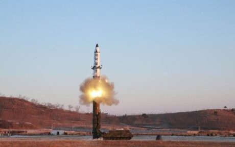 Trump håndterte nordkoreansk rakettutskyting fra middagsbordet og mer kritikk av «Digitalt grenseforsvar» (Nyhetsbrev)
