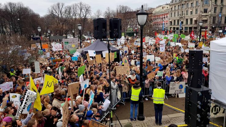 Har vi bare 12 år på oss – og søler vi olje i Arktis? Vi fikk klimaforskeren til å vurdere ungdommens paroler