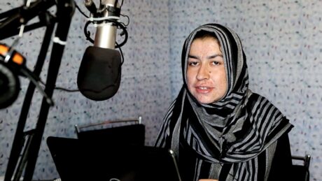 Videoreportasje fra Afghanistan: – I hjemmene sier de ofte at de ikke vil høre stemmen min på radio