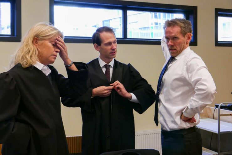 Olje, tårer og «konspirasjonsteorier»: – Regjeringsadvokaten er ute av kontroll!