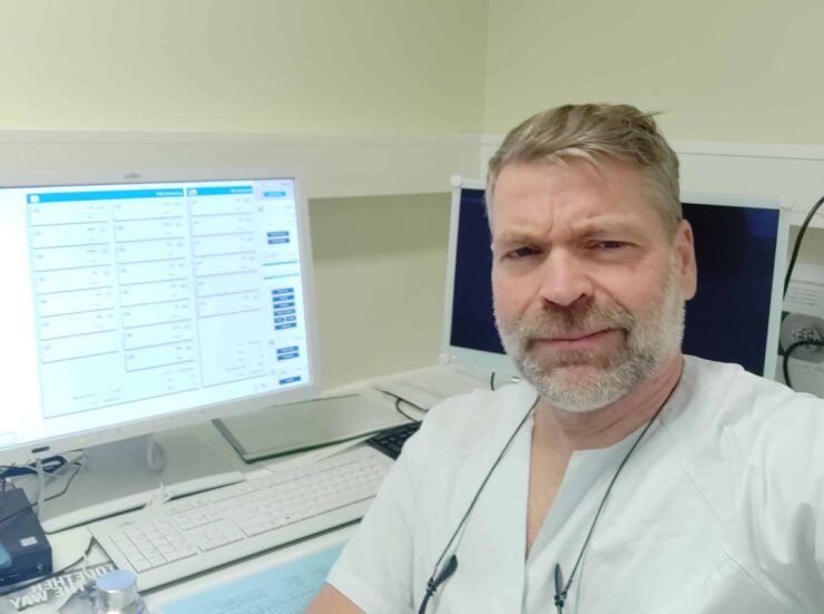 Provosert over 45-årsgrense for prøverør: – Forestilling om at det ikke er bra med eldre mødre