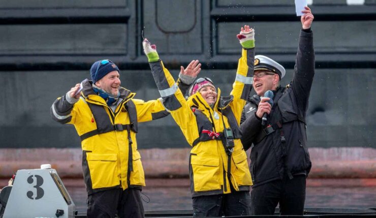 Leder i Helsedepartementet gratulerte «førsteelleveren» med oppstart av cruise - Hurtigruten takket Bent Høie for å ha «tatt roret»