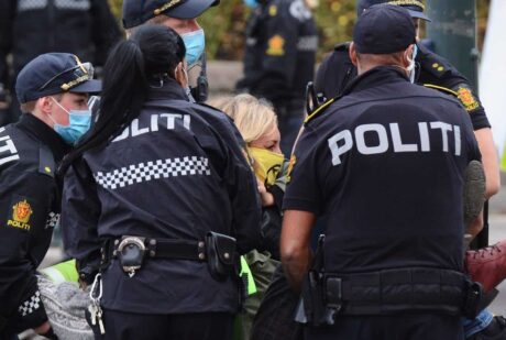 Politiet straffer klima-aksjonistene hardere enn voldelige bråkmakere