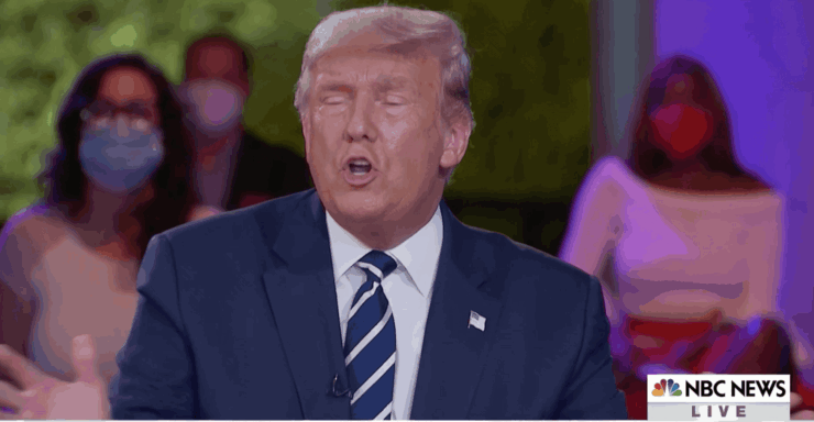 17 dager igjen: Trump nektet å ta avstand fra QAnon – dro pedofili-kortet i direktesending