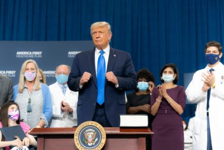 32 dager igjen: Trump har covid-19 – Slik kan valgkampen hans rammes