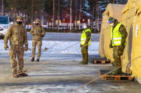 Krever svar fra forsvarsministeren om smittekaoset i Forsvaret