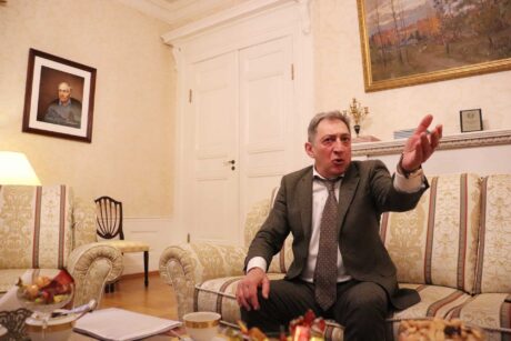 Russlands ambassadør om hacking i Norge: – Før noen blir tatt på fersken, kan dere ikke si det sikkert