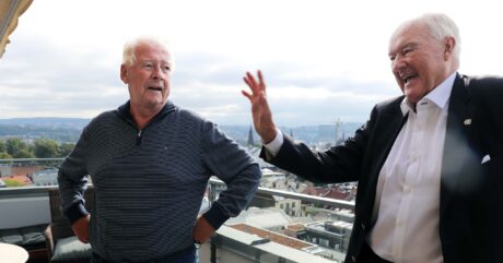 Carl I. Hagens venn gir Frp «smutthull» – kjøper avisreklame for 250 000 kroner og holder giverne hemmelige