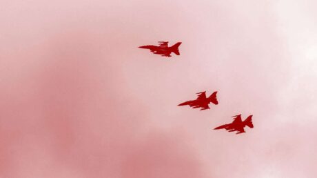 NATO-fly og krigsskip inn i Øst-Europa