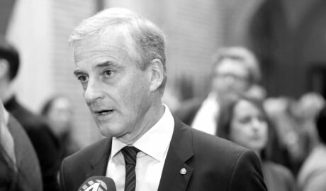 Ap og Sp mister velgere til både rød og blå side
