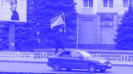 Ukraina inntar Kherson – viktig bro kollapset