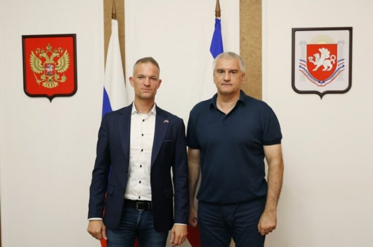 Nordmenn deltar i russisk krigspropaganda: Reiser i okkuperte områder som «journalister»