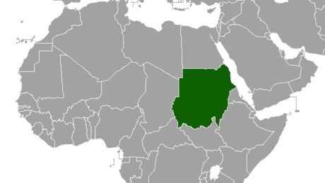 To år med krig i Sudan: Sivile er «fanget i et nådeløst mareritt av død og ødeleggelse»