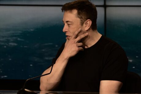 Nynazister og ytre høyre-profiler hyller Elon Musk for hans hilsen