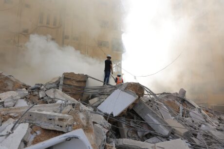 Angrepene på Gaza fortsetter på tross av enighet om våpenhvile – Regjeringen Netanyahu stemmer over avtalen i dag