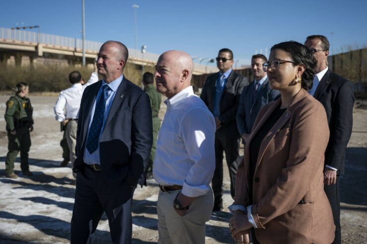 Riksrettssak mot Joe Bidens sikkerhetsminister – holdes ansvarlig for økt migrasjon til USA