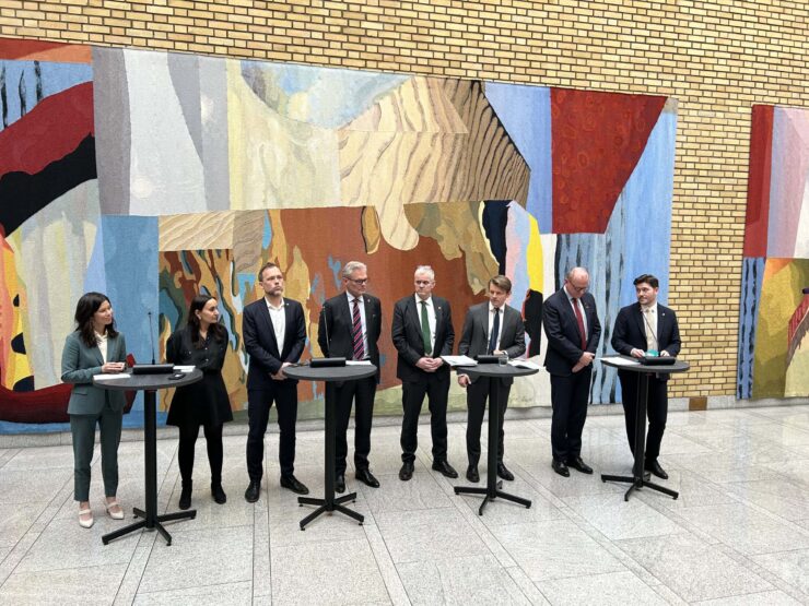 Stortinget med «sterk kritikk» av Erna Solberg i aksjesaken