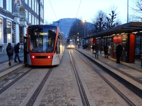 Staten vraker vestkorridor i Oslo og bybane i Bergen