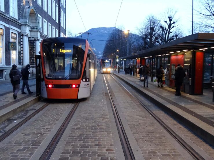 Staten vraker vestkorridor i Oslo og bybane i Bergen