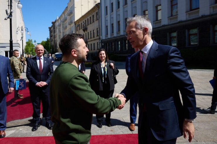 Stoltenberg i Kyiv: Nato har ikke levert som lovet