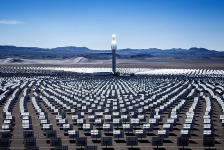 Det internasjonale energibyrået: Investeringer i fornybart knuser fossilt