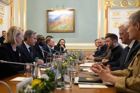 USA og Storbritannia indikerer at Ukraina vil få tillatelse til å bruke missiler mot flere mål i Russland