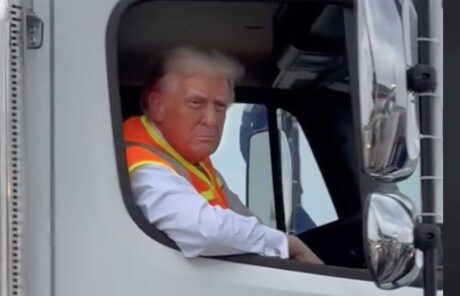 Trump lar seg intervjue i søppelbil etter Joe Bidens uheldige kommentar – men mister støtte fra storstjerne