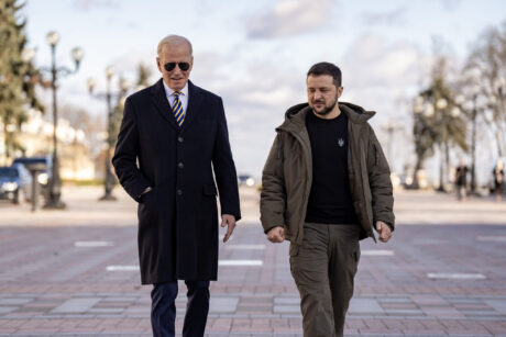 Biden-administrasjonen «heller bensin på bålet», ifølge uttalelse fra Kreml