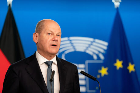 Scholz-regjeringas skjebne avgjøres i Berlin: Kansleren har «brakt skam over Tyskland», sier opposisjonsleder