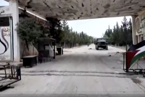 Opprørerne i Syria har tatt byen Hama og et av landets største militærflyplasser