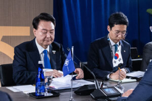 Filter Kaffe: Sør-Koreas president arrestert – politiet forserte barrikader for å komme seg inn i boligen