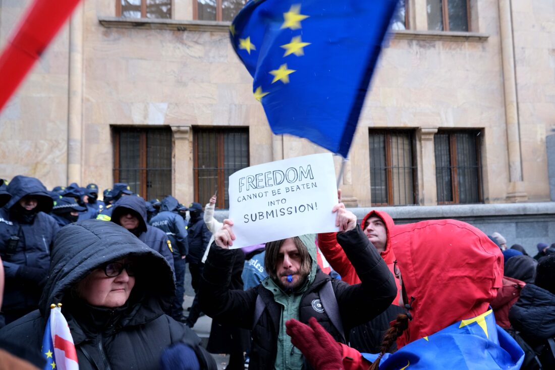 Demonstrantene i Georgia: – I virkeligheten er det Russland vi slåss mot nå