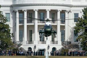 Kaffe: Trump tilbyr sluttpakke til millioner – Musk-folk dominerer personalkontoret – Ny presidentordre mot behandling av transfolk