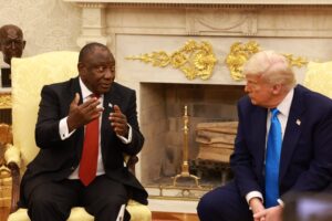 Trump konfronterte Sør-Afrikas president med grunnløs påstand om «folkemord på hvite»