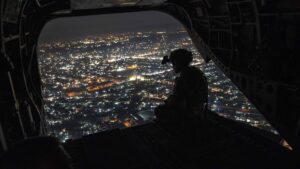 USA trekker diplomater ut av Irak og oljeprisen stiger etter signaler om brudd mellom USA og Iran