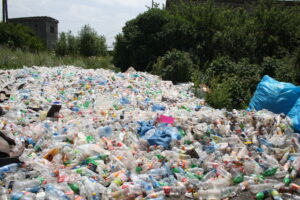 «En undervurdert plastkrise»: Plastrelaterte helsekostnader tilsvarer 16 000 milliarder kroner årlig
