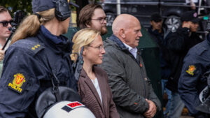 Norgesdemokratene inviterte høyreekstrem politiker: Møtt av flere hundre demonstranter