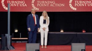 Trump sier han «hater» sine politiske motstandere og at de «jukser som hunder» i storstilt Charlie Kirk-markering