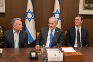 Den israelske regjeringen har godkjent fredsavtalen. «Krigen er over permanent», sier Hamas
