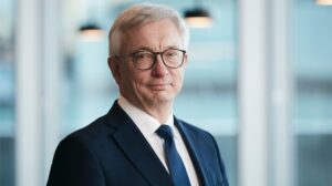 Justisdepartementets styring av PST slaktes av Riksrevisjonen