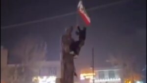 Internett og telefonlinjer er nede i hele Iran, under de mest omfattende opptøyene på flere år