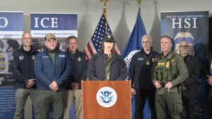 Trump-administrasjonen bestrider fakta etter dødelig ICE-aksjon i Minneapolis