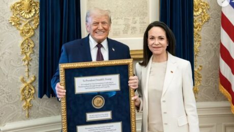 María Corina Machado overrakte Trump Nobelprismedaljen